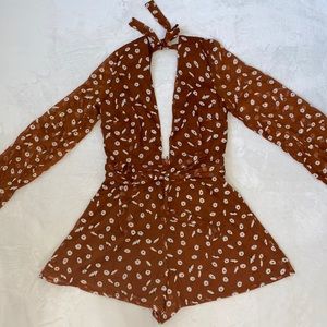 *NEVER WORN* Rust V-Neck Floral Romper- SHOWPO SIZE 4